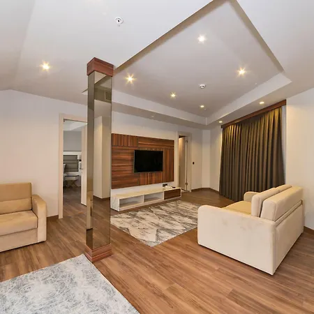 Hotel Golden Royal & 4*