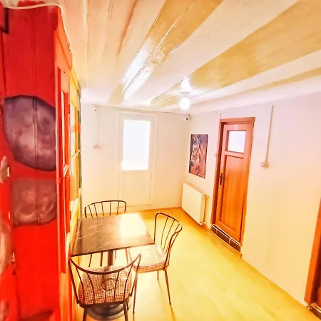 بيت شباب Taksim History Wooden اسطنبول