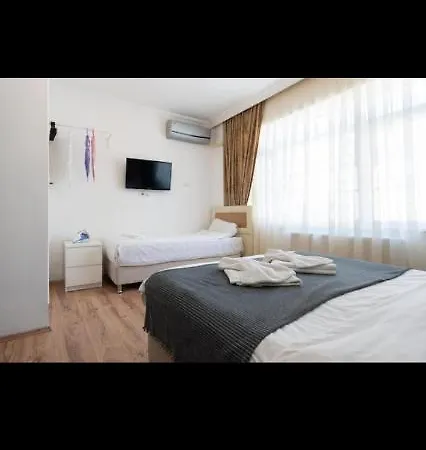 3 Floor Old 3 Apartment Istanbul