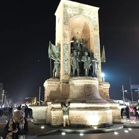 My Fabulous Trendy In Taksim Square Estambul