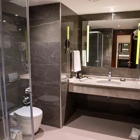Hotel Grand Aras & 4*