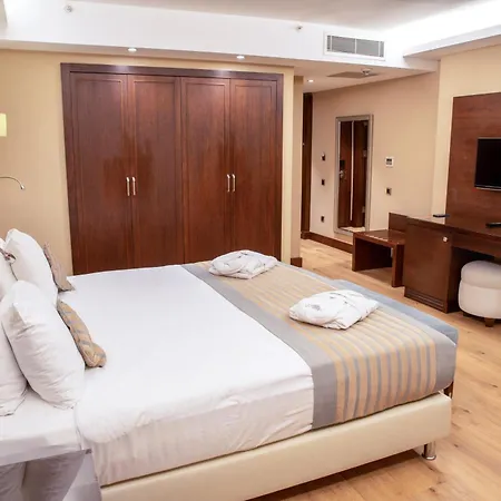 Grand Aras & Hotel