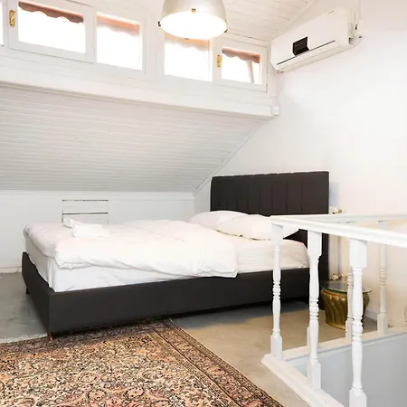 La Gardenia : 4br With Private Garden
