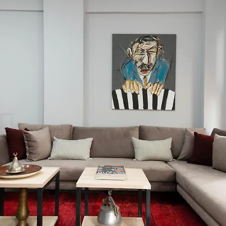 La Gardenia : 4br With Private Garden