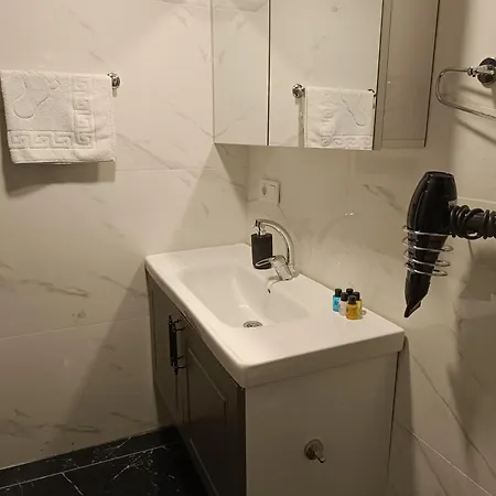 Nomad Hub Aparthotel 3*
