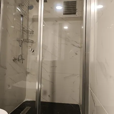 Nomad Hub Aparthotel 3*