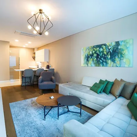 Hotel Radisson Residences Vadistanbul 4*