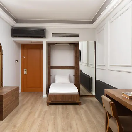 Elan Pera Estambul