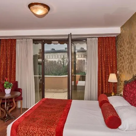 Santa Hill Hotel 3*