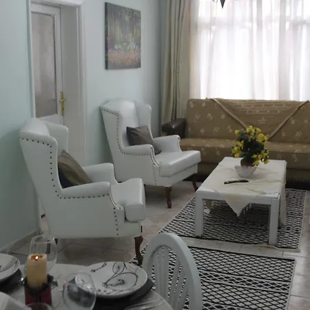 Two Bedroom Flat In The Garden At The Bosphorus Apartment *