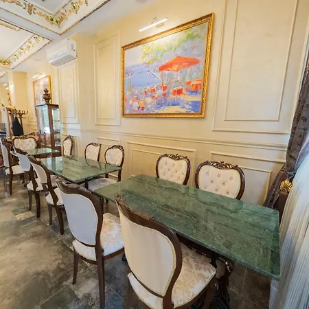 Hotel Solomon's Mansion *