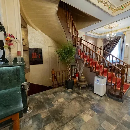 Solomon's Mansion Hotel *