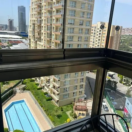 Cukurova Balkon Buyuk 1+1 Estambul