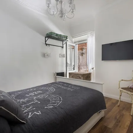 Apartment Hidden Garden Suites *