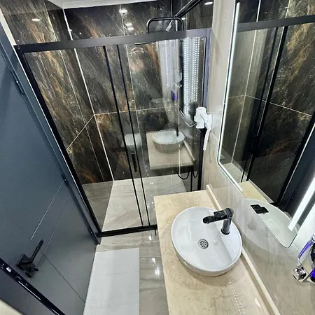 Отель Garden House 2*
