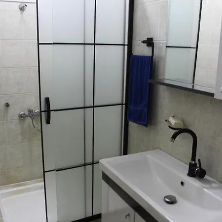 Two Bedroom Flat In The Garden At The Bosphorus Apartment *