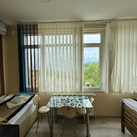 Happy Boutique Aparthotel 3*