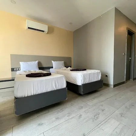 Agora Royal فندق *