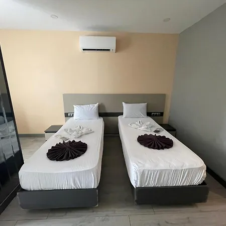 Agora Royal فندق