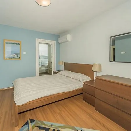아파트 Waterfront Penthouse With A Stunning View