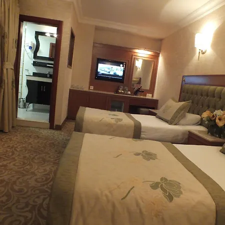 Hotel Grand Asiyan 4*