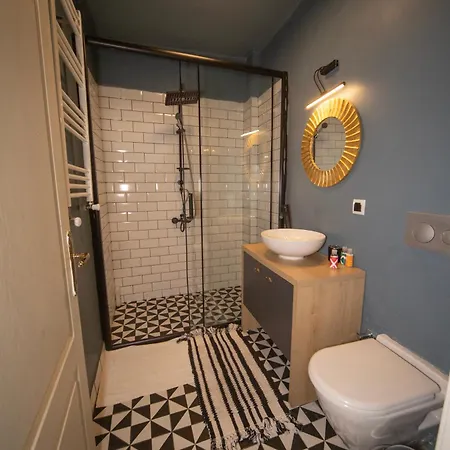 Apartment Aka *