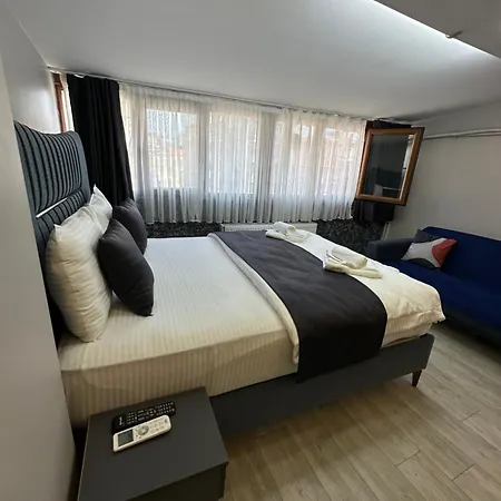 The Square 30 Hotel