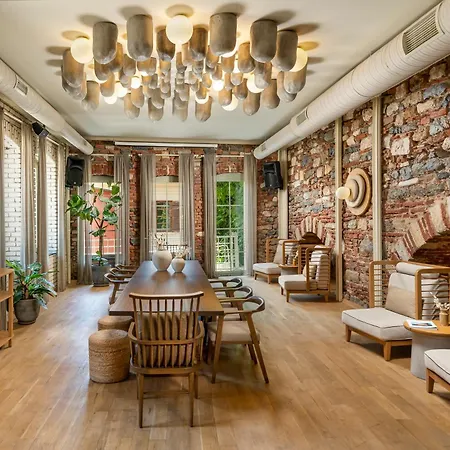 Ecole St. Pierre Отель 4*