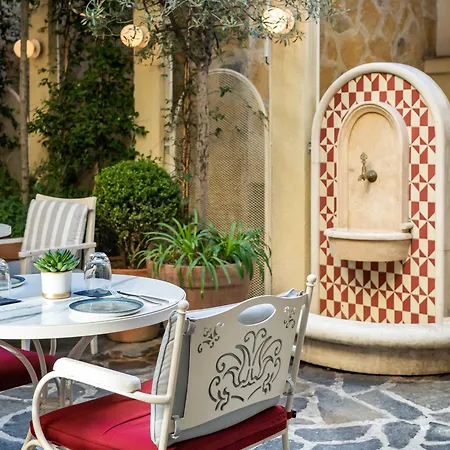 Ecole St. Pierre Отель 4*