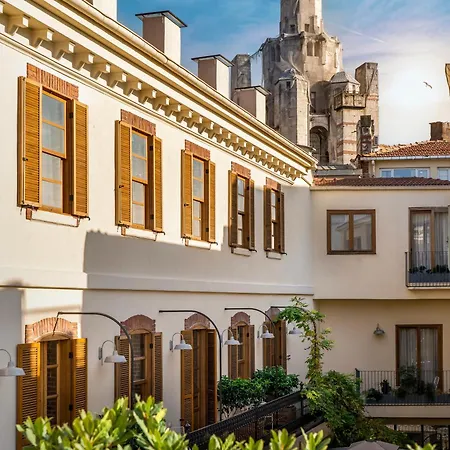 Отель Ecole St. Pierre 4*