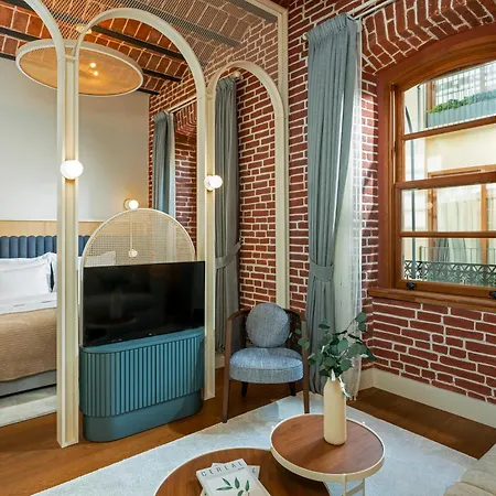 Ecole St. Pierre Отель 4*