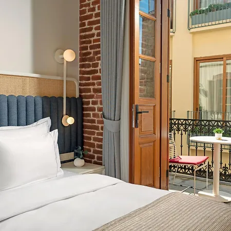 Отель Ecole St. Pierre 4*