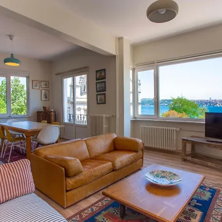 Apartment Waterfront With A Stunning View Istanbul