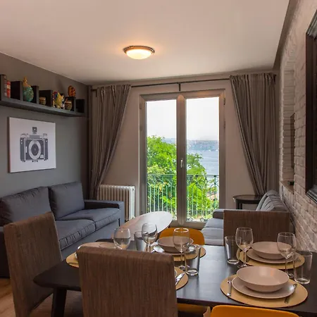 Waterfront With A Stunning View Apartment *