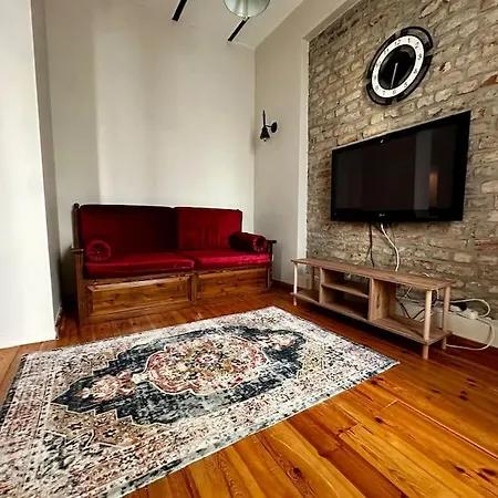 2br, 2ba 3rd Floor Of Historical Building, Galata Apartament *