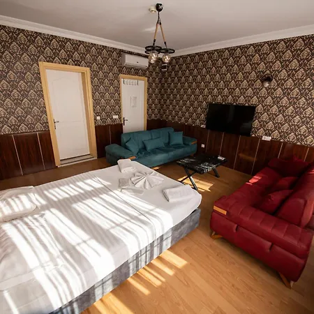 Hotel Royal Garden And *