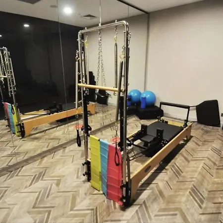 Gorgeous Modern 1bd Views W Poolgym! #255 *