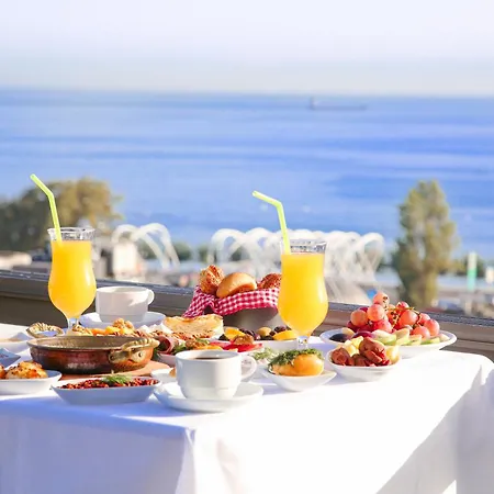 Bronte Hotel *
