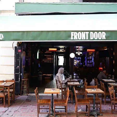 Front Door Bed & Breakfast 2*
