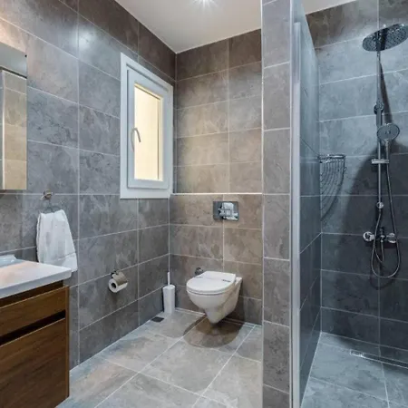 Spacious Modern 4-bed2bath Oasis! #370 Daire İstanbul