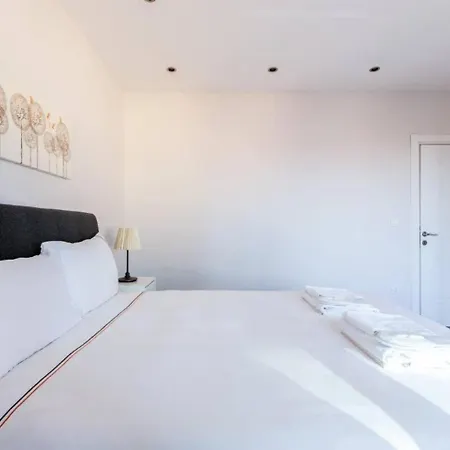 Spacious Modern 4-bed2bath Oasis! #370 Daire