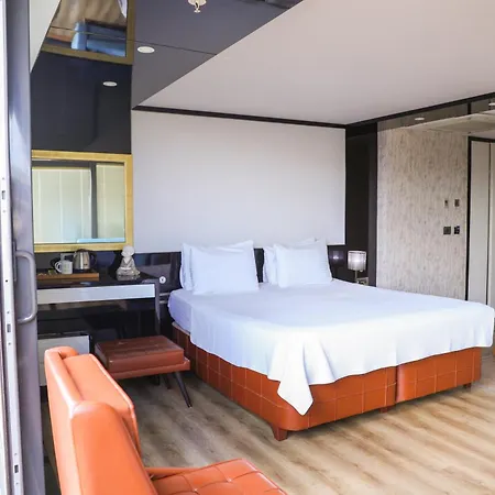 Отель The Hera Platinum 4*