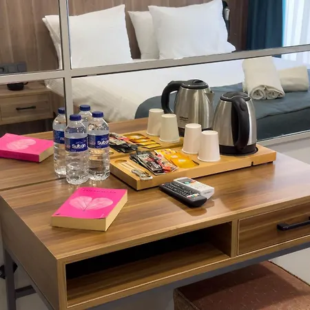 Otel Le Port Karakoey *