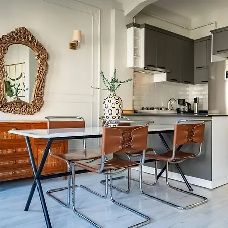 Historical 2-bedroom Apartment *