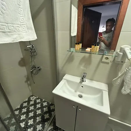 Hostel Constatntinos *