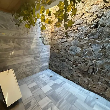 Hostel Constatntinos *