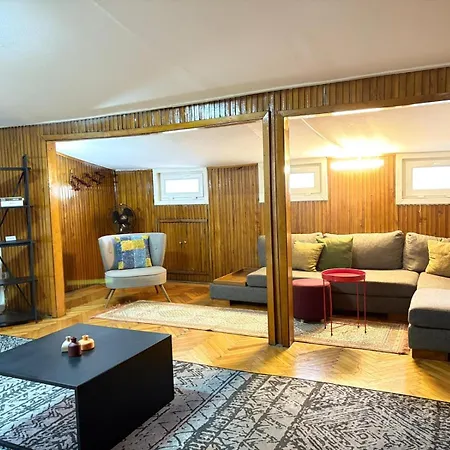 Apartamento Bohemian Flat, 2br, In Taksim Square, Beyoglu *