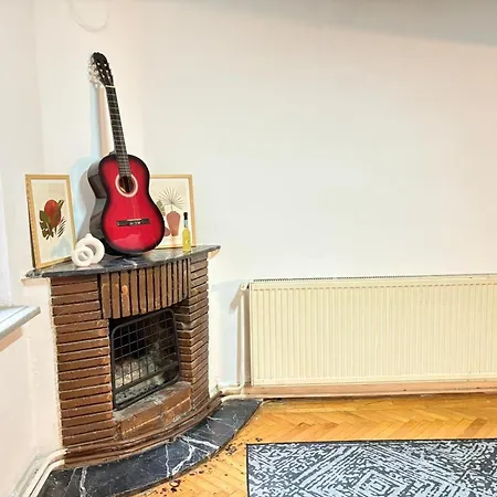 Bohemian Flat, 2br, In Taksim Square, Beyoglu *