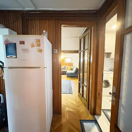 Bohemian Flat, 2br, In Taksim Square, Beyoglu Estambul