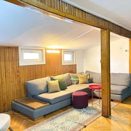 Apartamento Bohemian Flat, 2br, In Taksim Square, Beyoglu Estambul